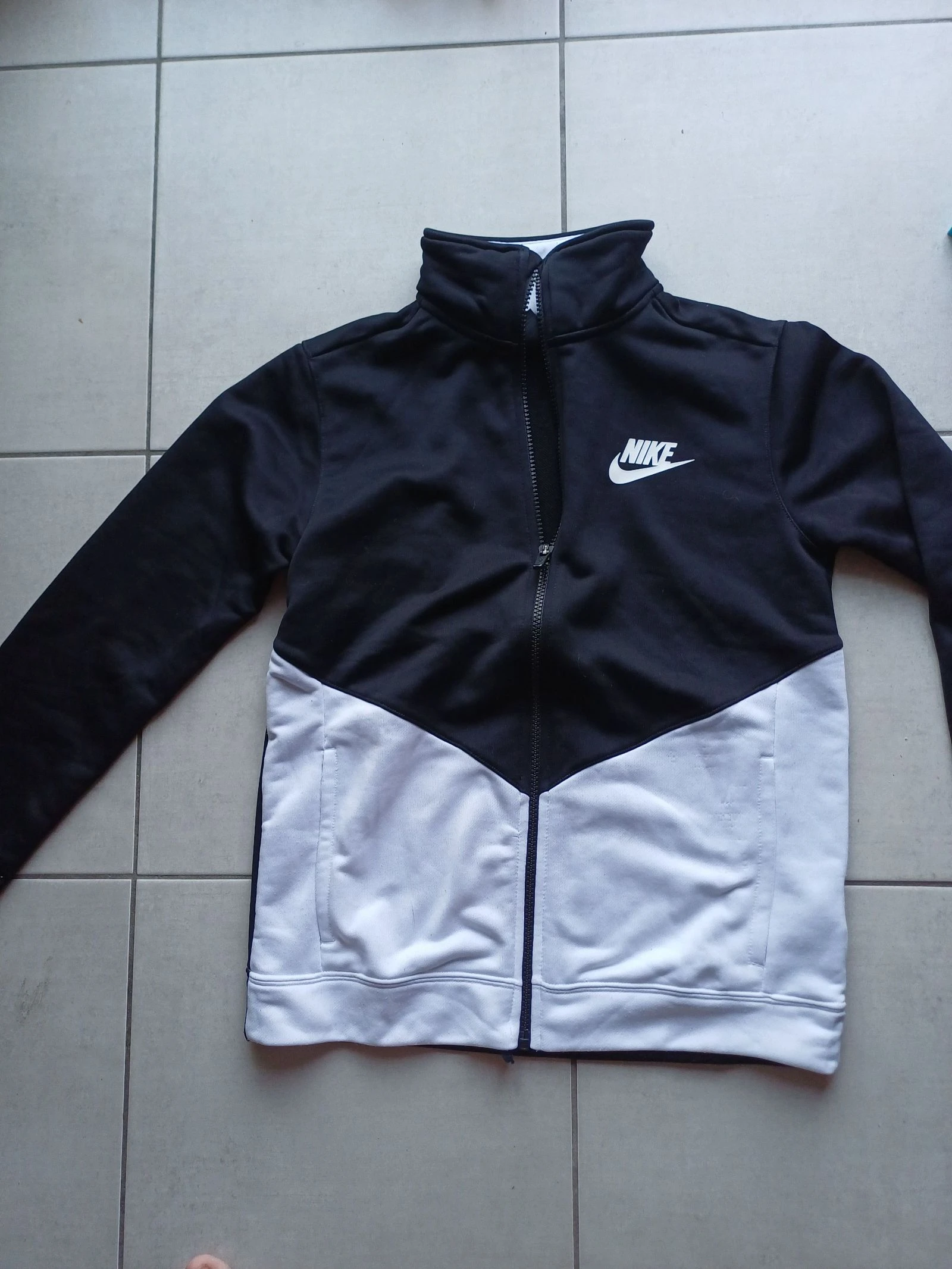 Veste nike 12-13ans 